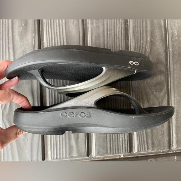 Oofos Oolala Sandals - Womens 7 - Comfort Recovery Flip Flops - Slip On Shoes - Picture 3 of 9